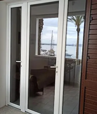 Sun House Sulla Laguna 公寓 *